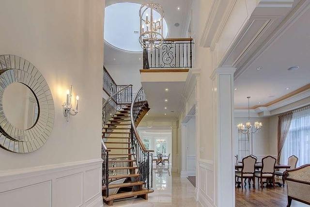 146 Northwood Dr, House detached with 4 bedrooms, 7 bathrooms and 4 parking in Toronto ON | Image 3