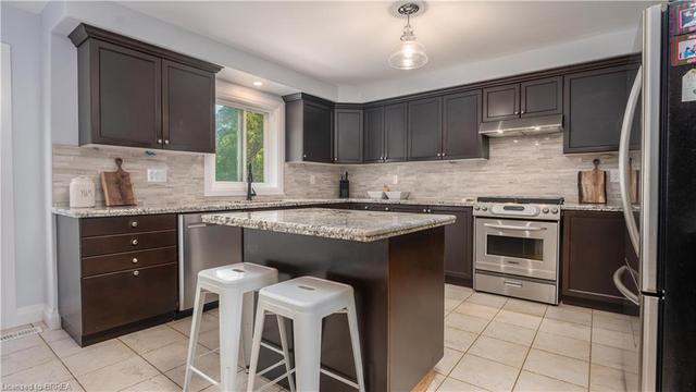 17 Hoodless Court, House detached with 7 bedrooms, 4 bathrooms and 4 parking in Brantford ON | Image 20