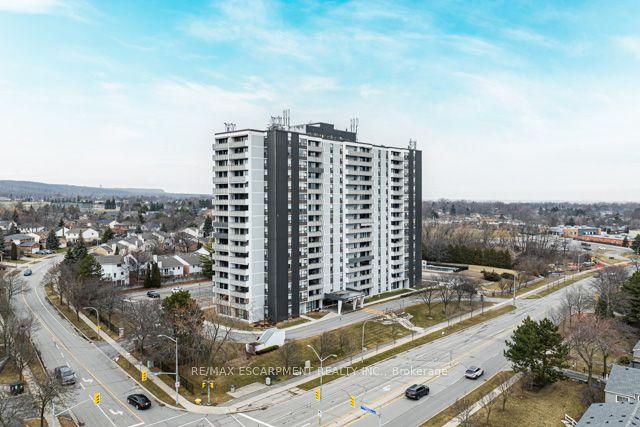 606 - 2055 Upper Middle Rd, Condo with 1 bedrooms, 2 bathrooms and 1 parking in Burlington ON | Image 1