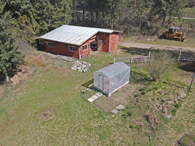 8481 Highway 6, House detached with 5 bedrooms, 2 bathrooms and null parking in Central Kootenay H BC | Image 10