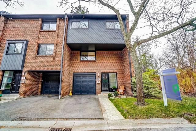 22 - 20 Mineola Rd E, Townhouse with 4 bedrooms, 3 bathrooms and 2 parking in Mississauga ON | Image 1