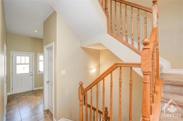 195 Mancini Way, Townhouse with 3 bedrooms, 3 bathrooms and 3 parking in Ottawa ON | Image 3