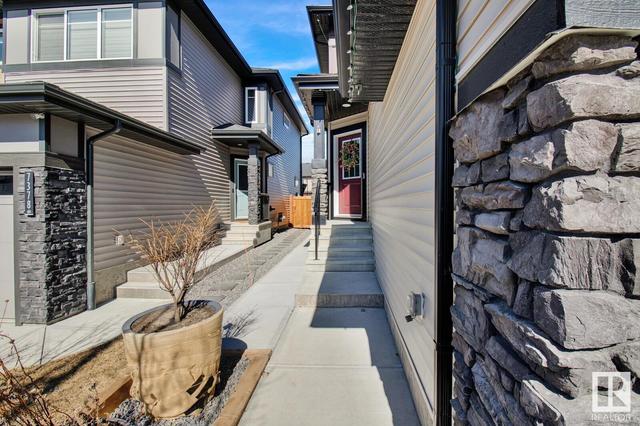 7380 Chivers Cr Sw, House semidetached with 3 bedrooms, 2 bathrooms and 4 parking in Edmonton AB | Image 2