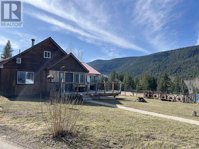 6831 Soda Creek Road, House detached with 5 bedrooms, 1 bathrooms and null parking in Cariboo D BC | Image 2