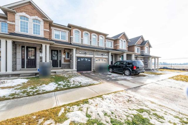 82 Finegan Circ, House attached with 3 bedrooms, 3 bathrooms and 3 parking in Brampton ON | Image 1