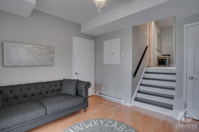 654 Brome Crescent, Townhouse with 3 bedrooms, 3 bathrooms and 3 parking in Ottawa ON | Image 21