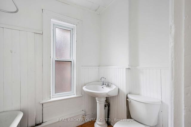 457 Queen St E, House attached with 4 bedrooms, 2 bathrooms and 0 parking in Toronto ON | Image 9