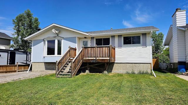 4818 52 Street, House detached with 3 bedrooms, 2 bathrooms and 5 parking in Olds AB | Image 2