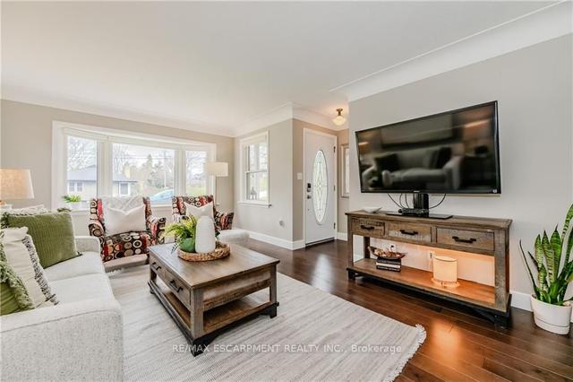 6 Avon Dr, House detached with 2 bedrooms, 1 bathrooms and 4 parking in Hamilton ON | Image 35