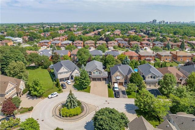 518 Spruce Needle Court, House detached with 5 bedrooms, 3 bathrooms and 10 parking in Oakville ON | Image 33