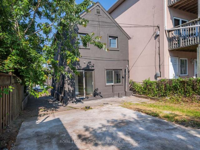 323 Gilbert Ave, House detached with 3 bedrooms, 1 bathrooms and 3 parking in Toronto ON | Image 28