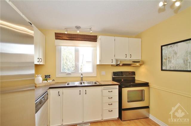 1041 Barwell Avenue, Home with 3 bedrooms, 3 bathrooms and 6 parking in Ottawa ON | Image 11