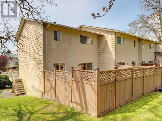 20 - 3981 Nelthorpe St, House attached with 3 bedrooms, 2 bathrooms and 2 parking in Saanich BC | Image 24