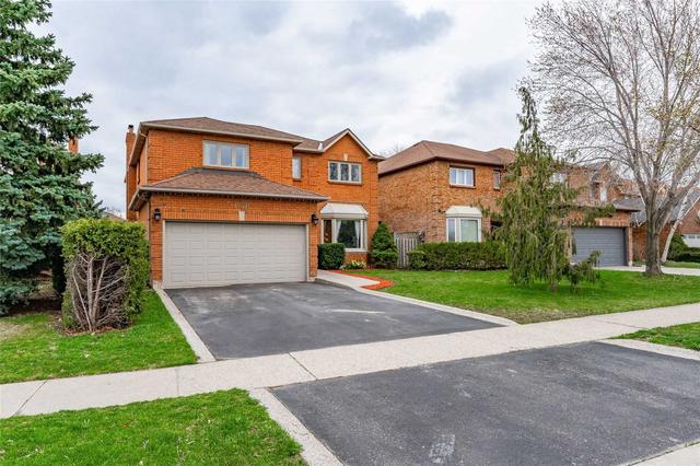 1020 Glenashton Dr, House detached with 4 bedrooms, 3 bathrooms and 6 parking in Oakville ON | Image 1
