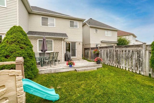 1638 Avonmore Sq, House attached with 3 bedrooms, 3 bathrooms and 2 parking in Pickering ON | Image 32