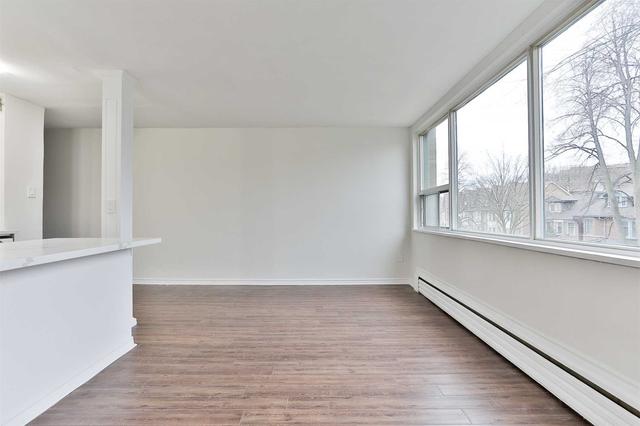 41 - 140 Springhurst Ave, Condo with 2 bedrooms, 1 bathrooms and 1 parking in Toronto ON | Image 7