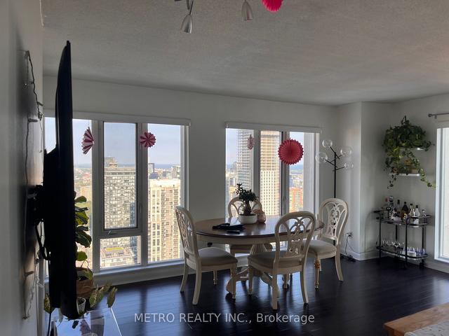 3404 - 210 Victoria St, Condo with 2 bedrooms, 2 bathrooms and 1 parking in Toronto ON | Image 2