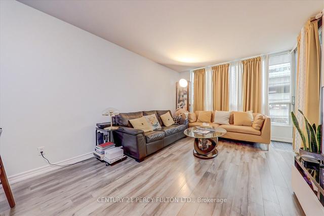 709 - 750 Bay St, Condo with 2 bedrooms, 2 bathrooms and 1 parking in Toronto ON | Image 10