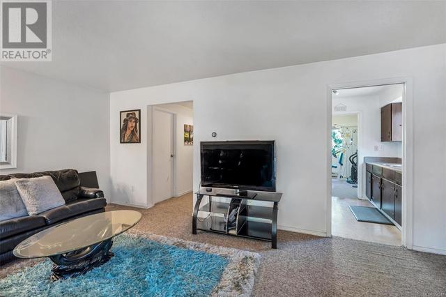 4307 Tyndall Ave, House detached with 3 bedrooms, 2 bathrooms and 2 parking in Saanich BC | Image 10
