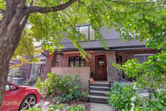 452 Crawford St, House semidetached with 3 bedrooms, 2 bathrooms and 1 parking in Toronto ON | Image 1