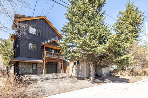 661 7th Avenue, House detached with 2 bedrooms, 3 bathrooms and 3 parking in Fernie BC | Card Image