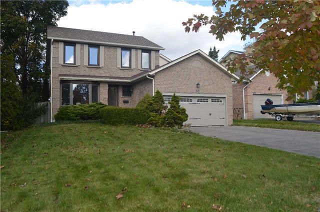 32 Winston Cres, House detached with 3 bedrooms, 2 bathrooms and 6 parking in Whitby ON | Image 3