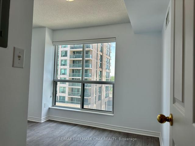 706 - 7 Lorraine Dr, Condo with 2 bedrooms, 2 bathrooms and 1 parking in Toronto ON | Image 4