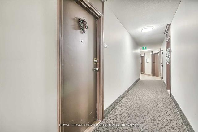 1707 - 530 Lolita Gdns, Condo with 3 bedrooms, 1 bathrooms and 1 parking in Mississauga ON | Image 26