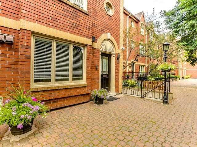 Th 10 - 18 Doncrest Rd, Townhouse with 2 bedrooms, 3 bathrooms and 1 parking in Toronto ON | Image 2