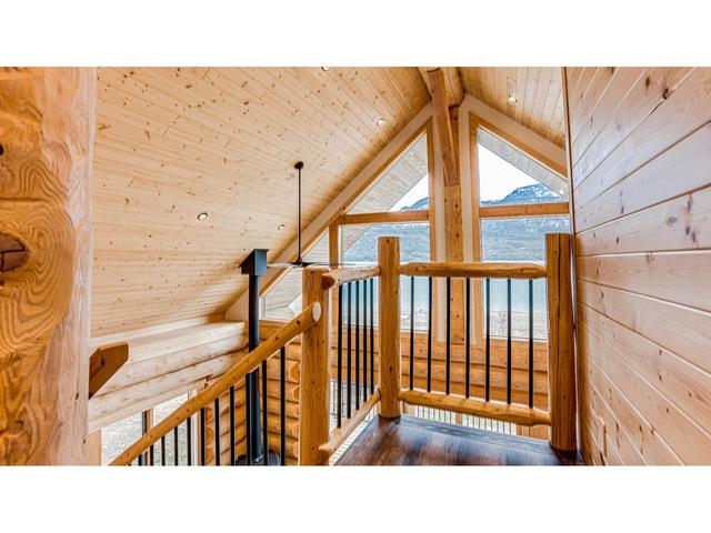 682 Lower Inonoaklin Rd, House detached with 3 bedrooms, 3 bathrooms and 10 parking in Central Kootenay K BC | Image 32