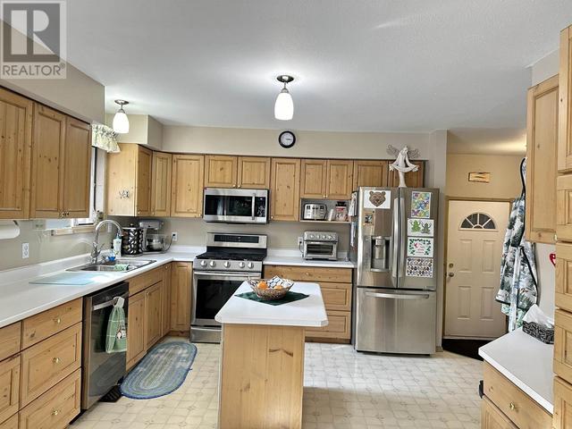 1945 Markay Drive, House detached with 3 bedrooms, 3 bathrooms and null parking in Vanderhoof BC | Image 11