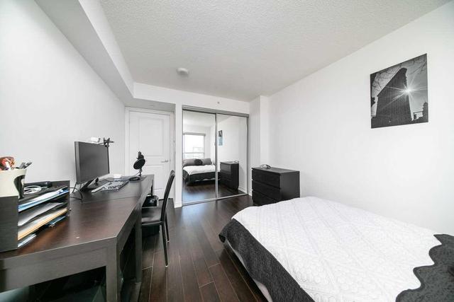 2707 - 386 Yonge St, Condo with 3 bedrooms, 2 bathrooms and 1 parking in Toronto ON | Image 3