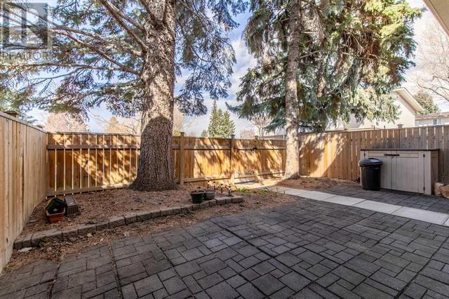 17, - 1915 18 Avenue N, House attached with 3 bedrooms, 1 bathrooms and 2 parking in Lethbridge AB | Image 5