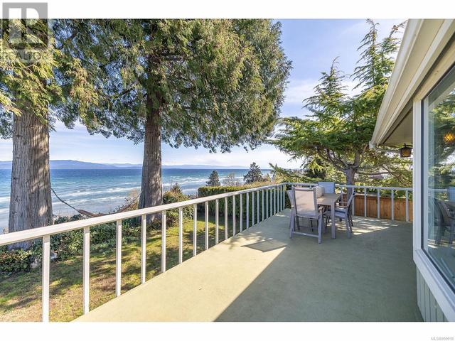 1077 Eaglecrest Dr, House detached with 6 bedrooms, 3 bathrooms and 6 parking in Qualicum Beach BC | Image 14