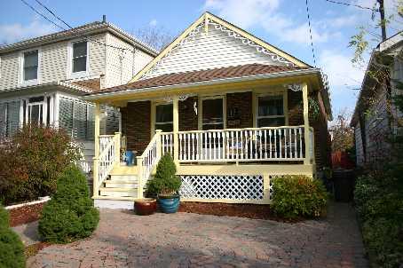 13 Twenty Ninth St, House detached with 2 bedrooms, 1 bathrooms and 1 parking in Toronto ON | Image 1