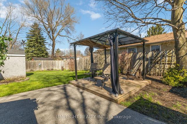 12 Mohegan Cres, House semidetached with 3 bedrooms, 1 bathrooms and 4 parking in London ON | Image 31