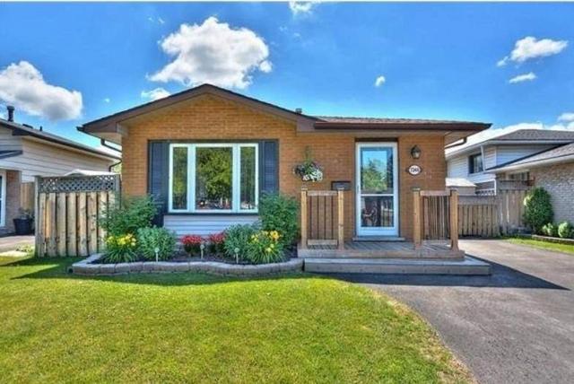 7348 Jubilee Dr, House detached with 3 bedrooms, 2 bathrooms and 3 parking in Niagara Falls ON | Card Image