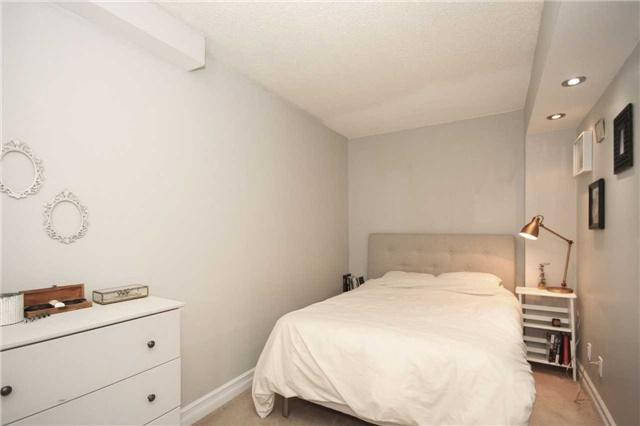 425 - 12 Douro St, Townhouse with 2 bedrooms, 1 bathrooms and 1 parking in Toronto ON | Image 10