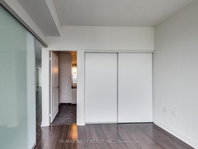 4407 - 8 The Esplanade Ave, Condo with 2 bedrooms, 2 bathrooms and 1 parking in Toronto ON | Image 11