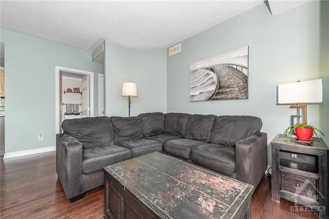 h - 366 Wood Acres Grove, Condo with 2 bedrooms, 1 bathrooms and 1 parking in Ottawa ON | Image 7