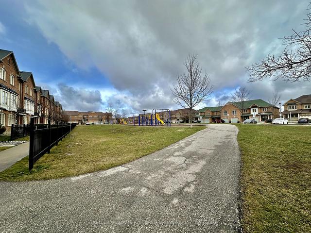 38 Peach Dr, Townhouse with 2 bedrooms, 3 bathrooms and 2 parking in Brampton ON | Image 18