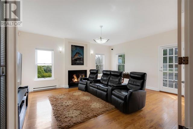 244 King George Terr, House detached with 4 bedrooms, 3 bathrooms and 4 parking in Oak Bay BC | Image 58