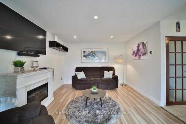 2 - 20 Brookwell Dr, Townhouse with 3 bedrooms, 2 bathrooms and 2 parking in Toronto ON | Image 5