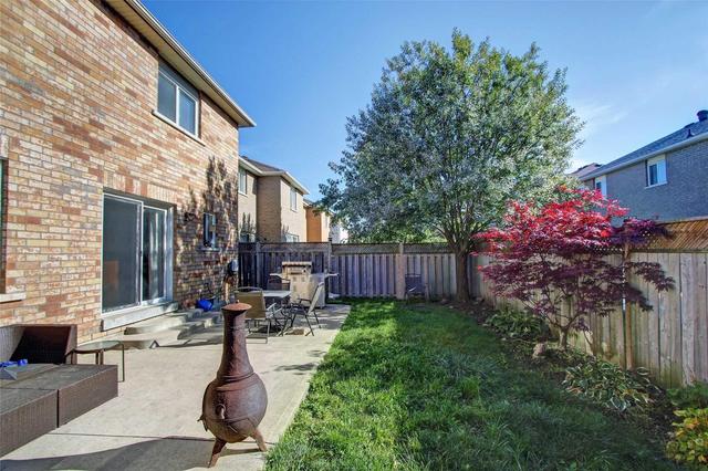 6 Clovercrest Dr N, House detached with 3 bedrooms, 3 bathrooms and 4 parking in Brampton ON | Image 2
