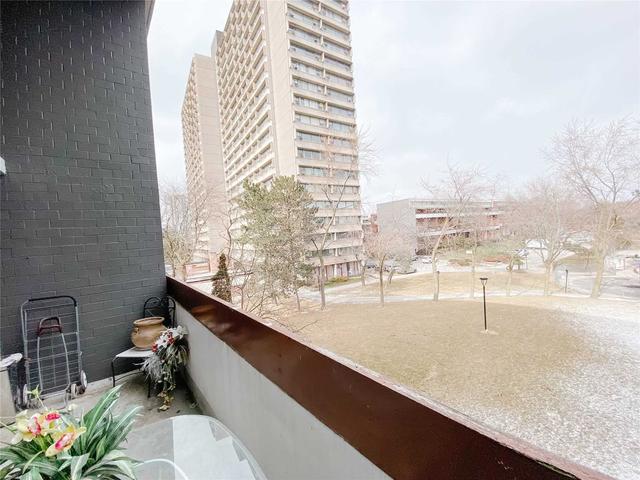 211 - 50 Sunny Glenway Glwy, Townhouse with 4 bedrooms, 2 bathrooms and 1 parking in Toronto ON | Image 10