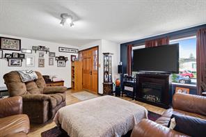 8504 34 Avenue Nw, House detached with 3 bedrooms, 2 bathrooms and 2 parking in Calgary AB | Image 5