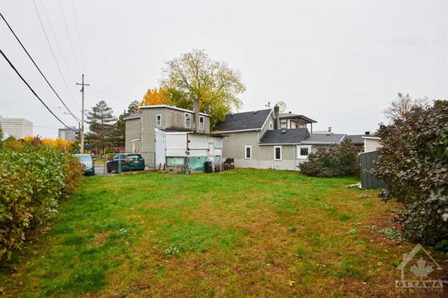 321 Savard Avenue, House detached with 3 bedrooms, 2 bathrooms and 4 parking in Ottawa ON | Image 4