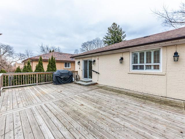 92 Searle Ave, House detached with 3 bedrooms, 2 bathrooms and 4 parking in Toronto ON | Image 25
