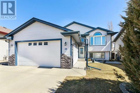 10 Plumtree Crescent, House detached with 2 bedrooms, 3 bathrooms and 5 parking in Blackfalds AB | Card Image