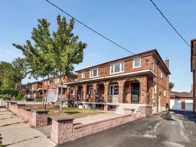 845 Runnymede Rd, House semidetached with 3 bedrooms, 3 bathrooms and 2 parking in Toronto ON | Image 1